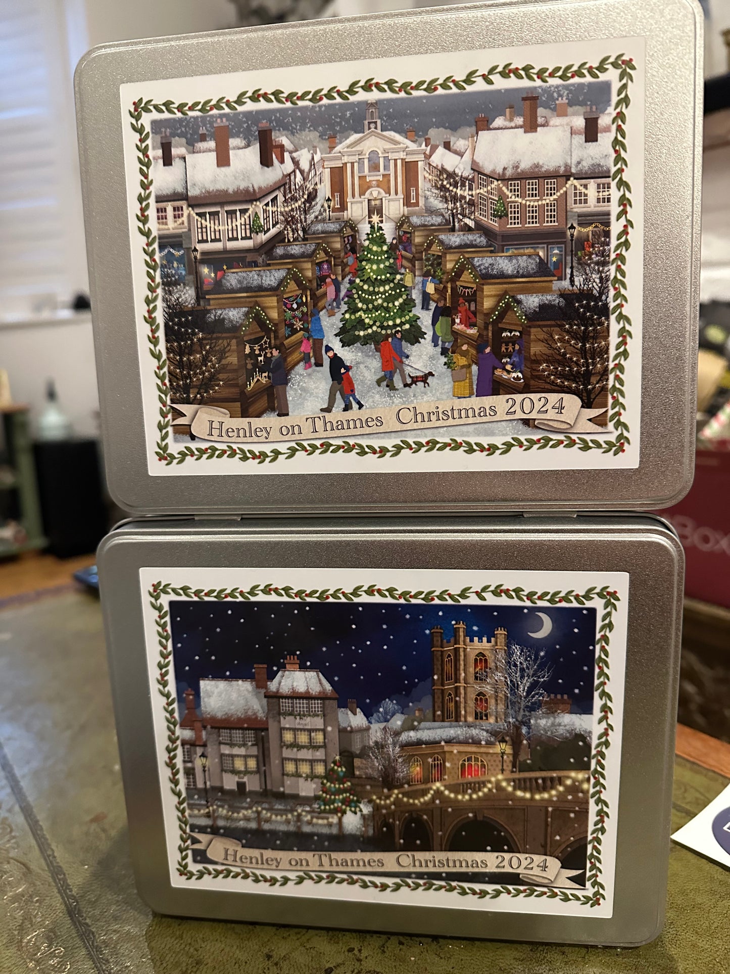 Henley on Thames Christmas shortbread tin